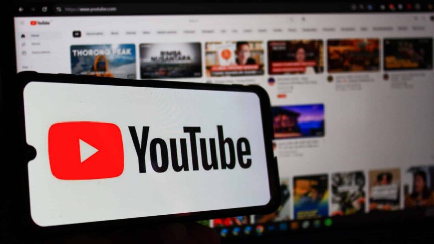 YouTube испытывает «липкую» карточку рекламы после пропуска